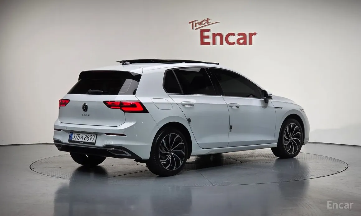 Фото 2 - Volkswagen Golf