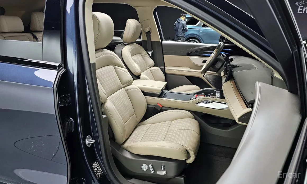 Фото 10 - Lincoln Nautilus