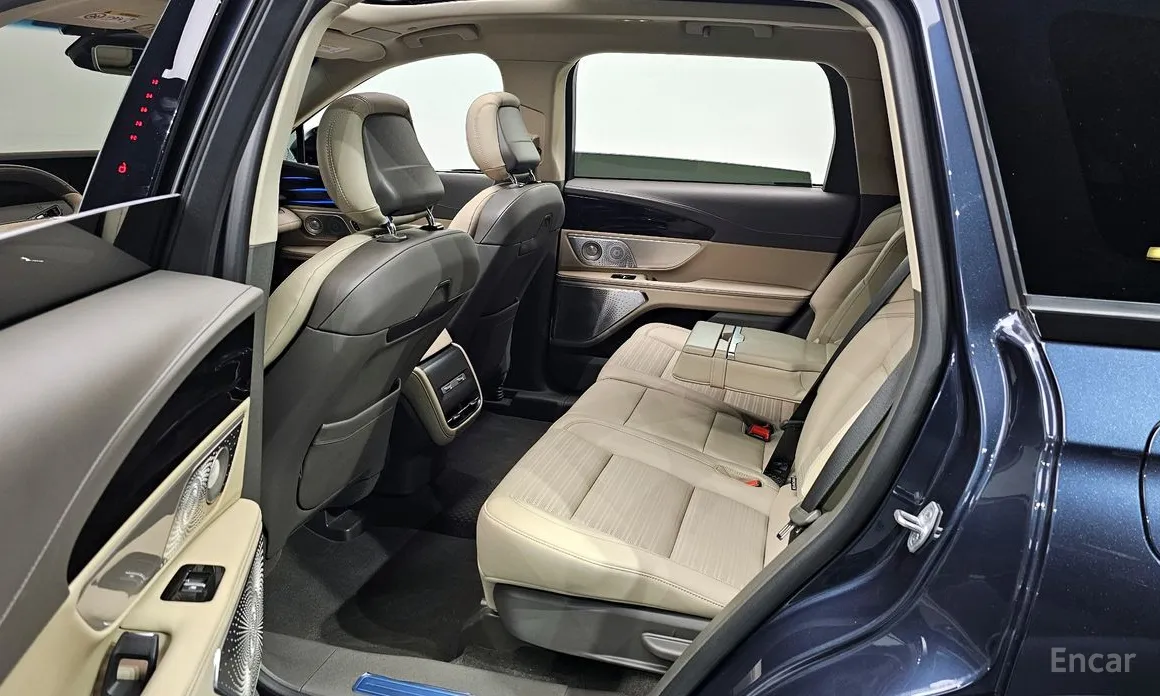 Фото 12 - Lincoln Nautilus