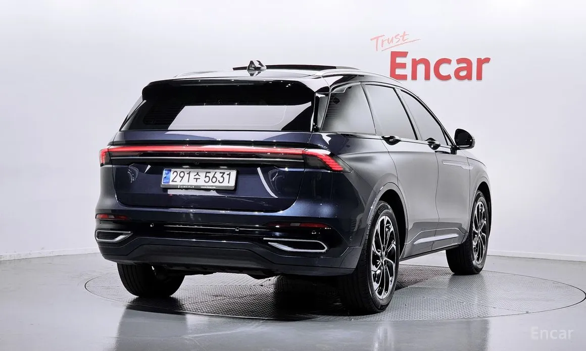 Фото 2 - Lincoln Nautilus