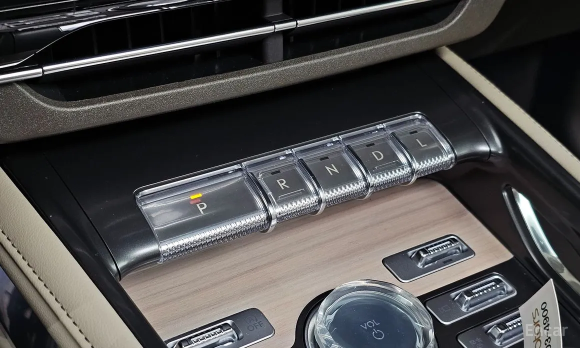 Фото 9 - Lincoln Nautilus