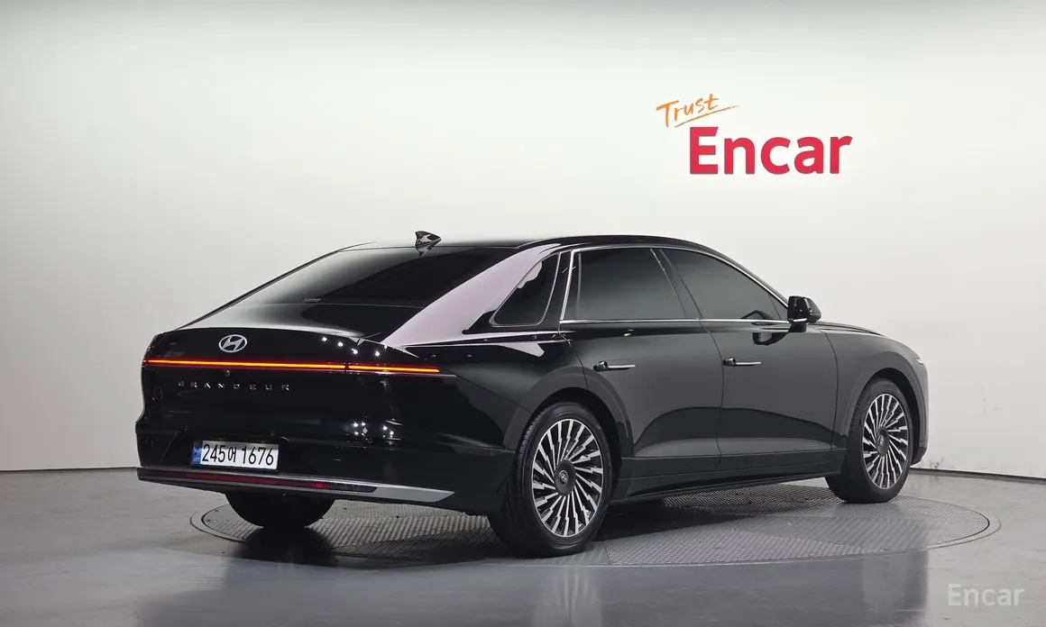 Photo 2 - Hyundai Grandeur