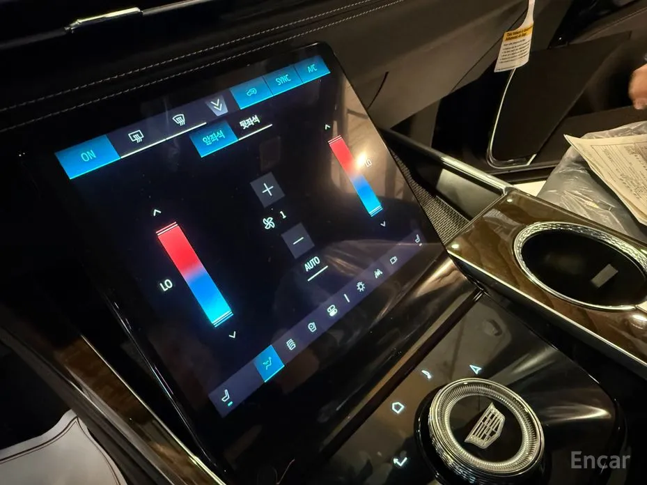 Фото 13 - Cadillac Escalade