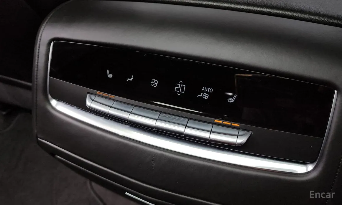 Фото 19 - Cadillac Escalade