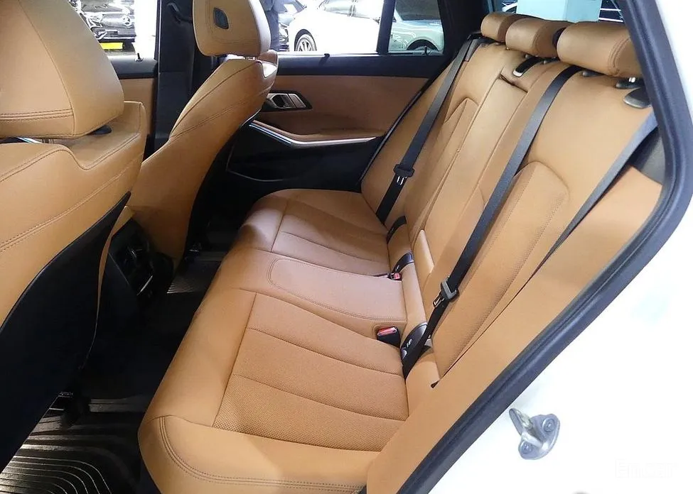 Фото 18 - BMW 3 Series