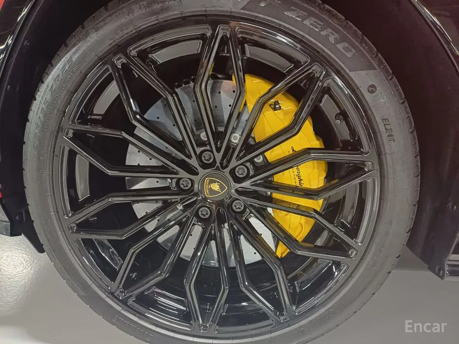 Фото 6 - Lamborghini Urus