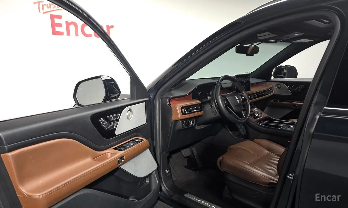 Фото 12 - Lincoln Aviator