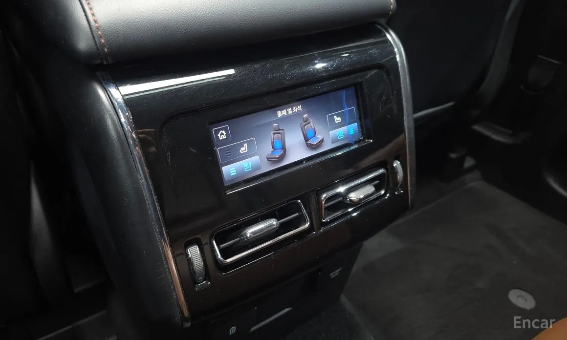 Фото 18 - Lincoln Aviator