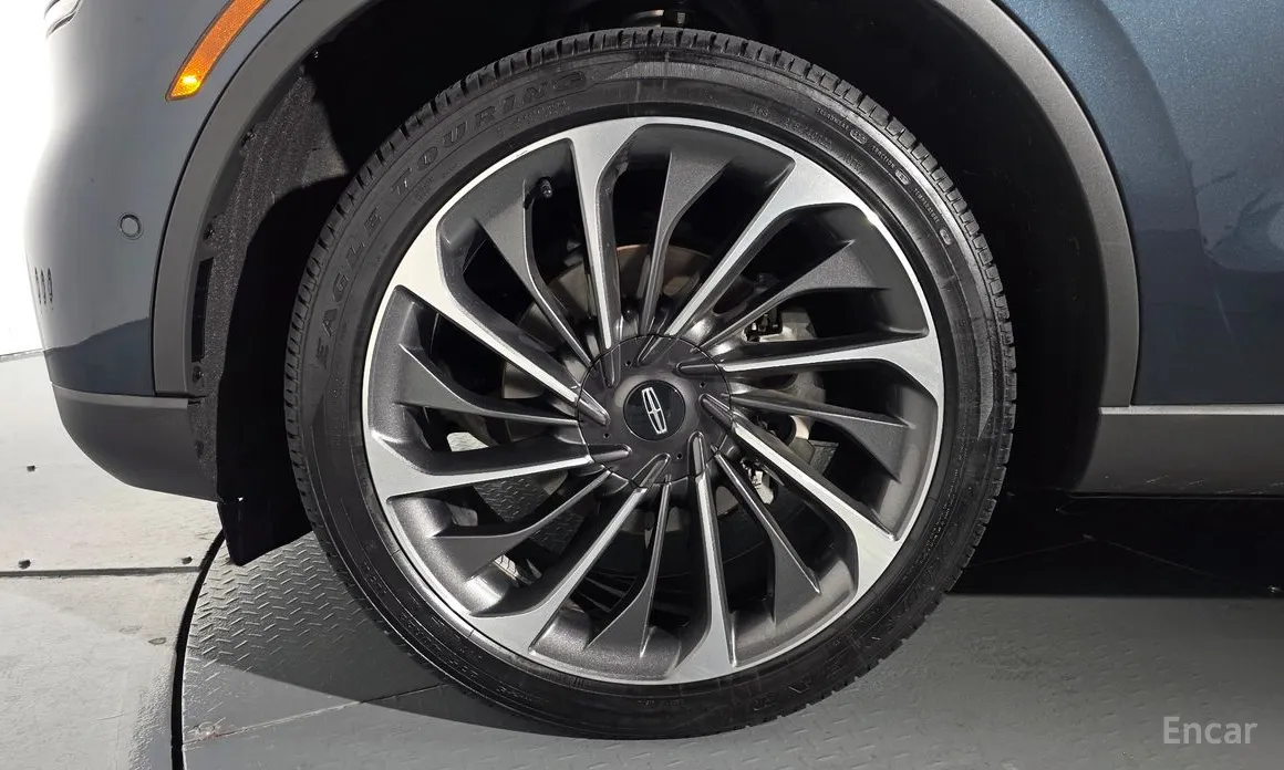 Фото 5 - Lincoln Aviator