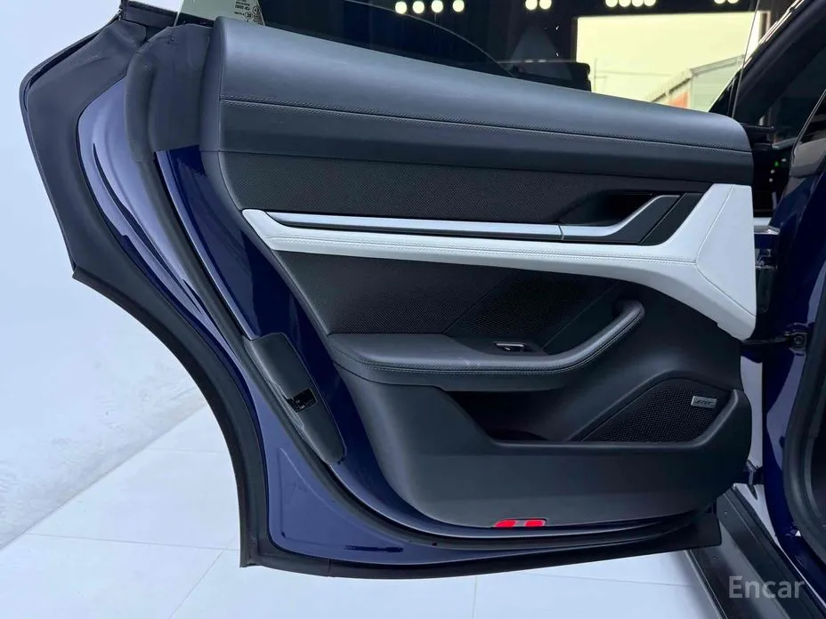 Фото 12 - Porsche Taycan