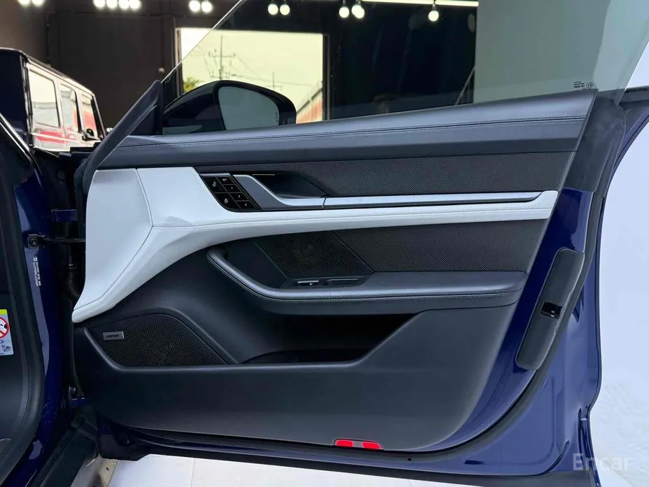 Фото 13 - Porsche Taycan