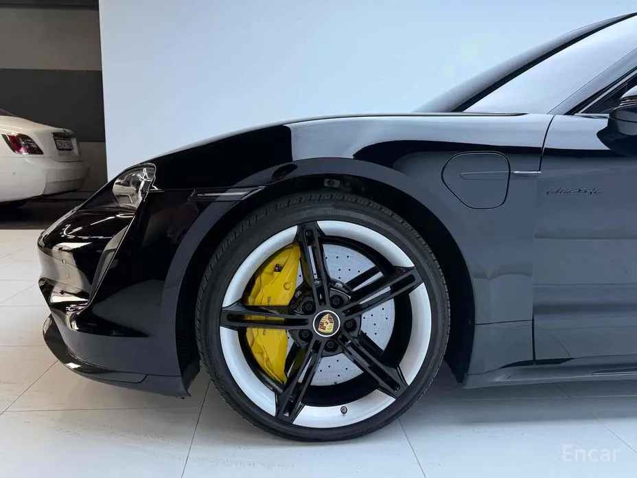 Фото 6 - Porsche Taycan