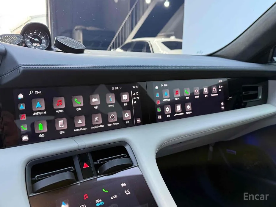 Фото 9 - Porsche Taycan