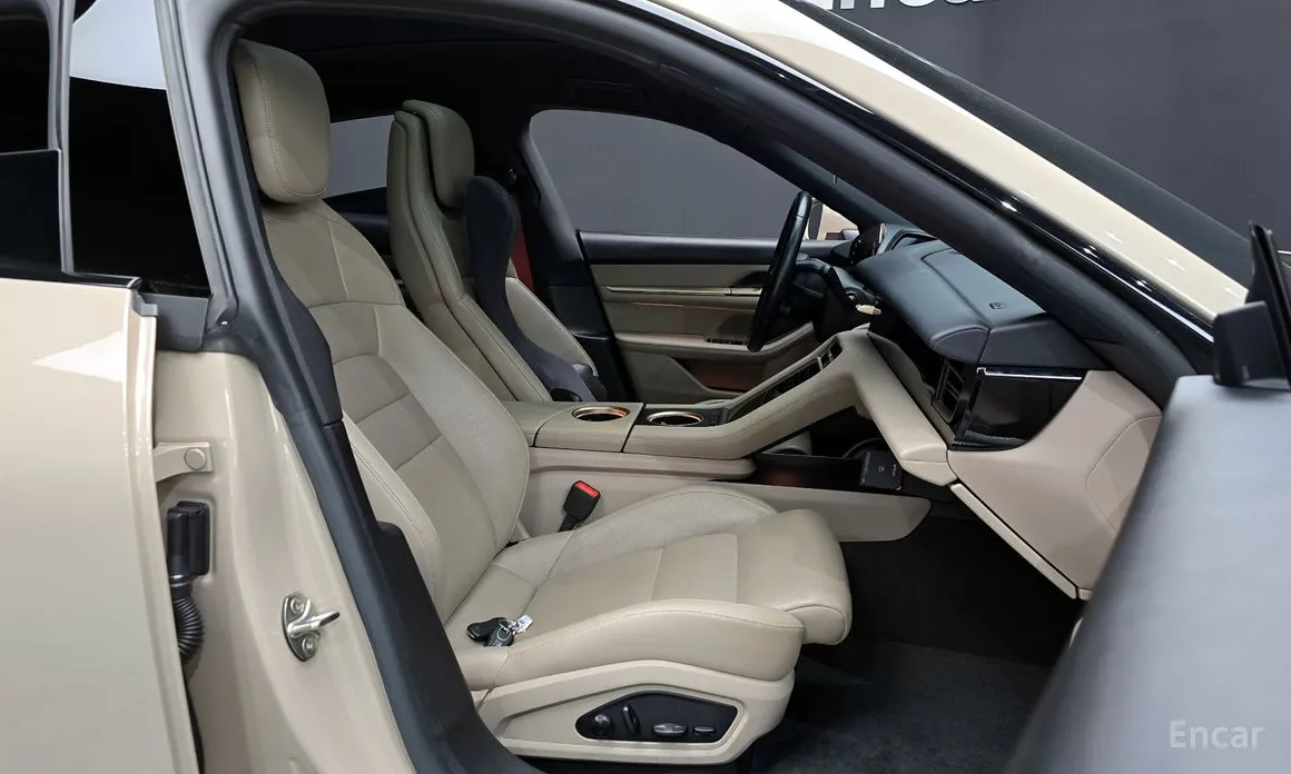 Фото 11 - Porsche Taycan