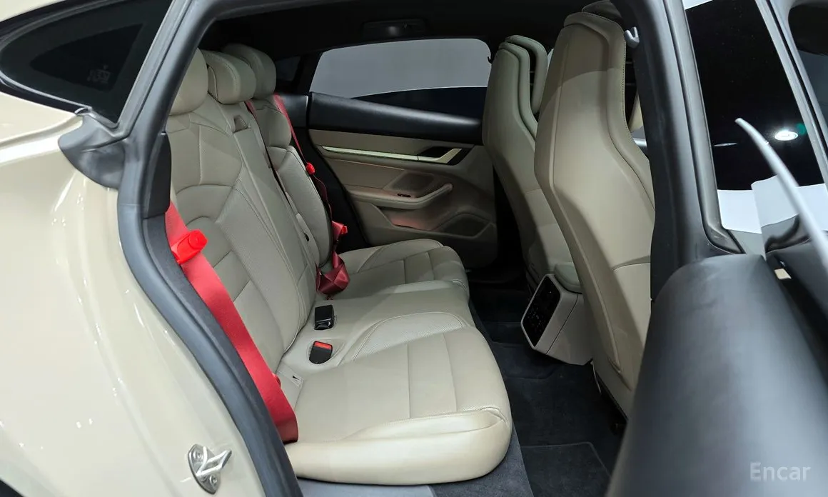 Фото 12 - Porsche Taycan