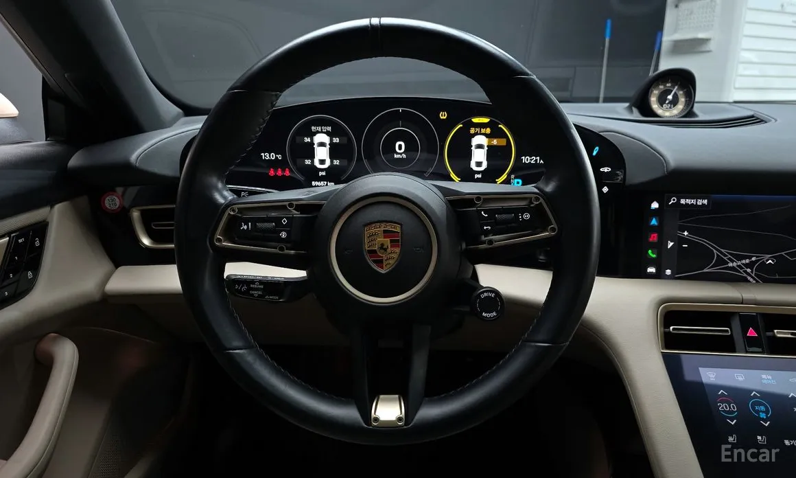 Фото 13 - Porsche Taycan