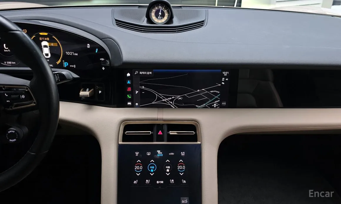 Фото 14 - Porsche Taycan