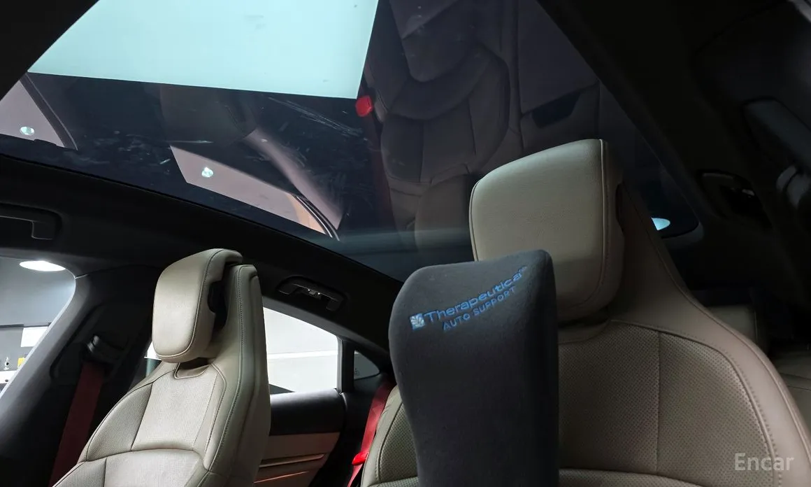 Фото 18 - Porsche Taycan