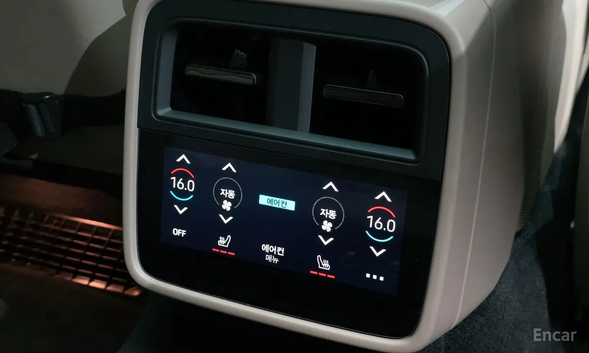 Фото 19 - Porsche Taycan