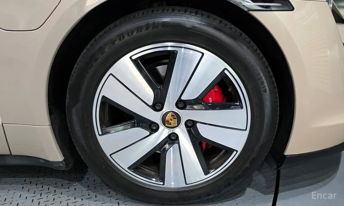 Фото 5 - Porsche Taycan