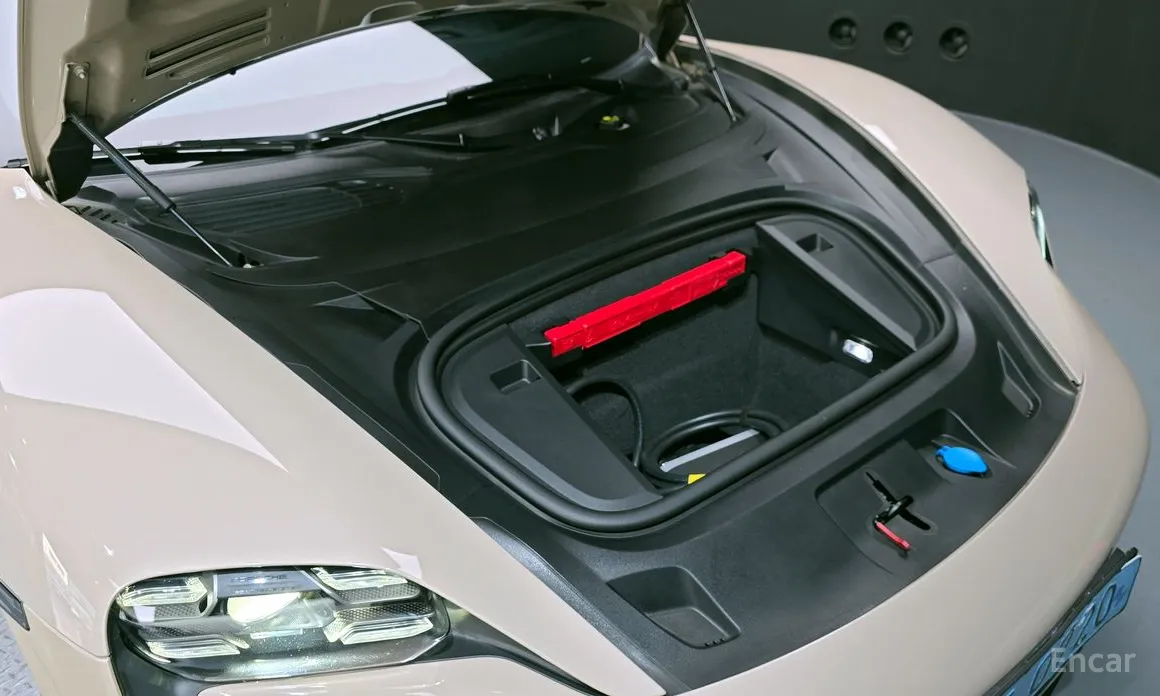 Фото 6 - Porsche Taycan