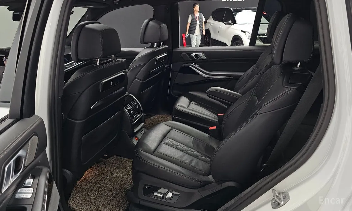 Фото 12 - BMW X7