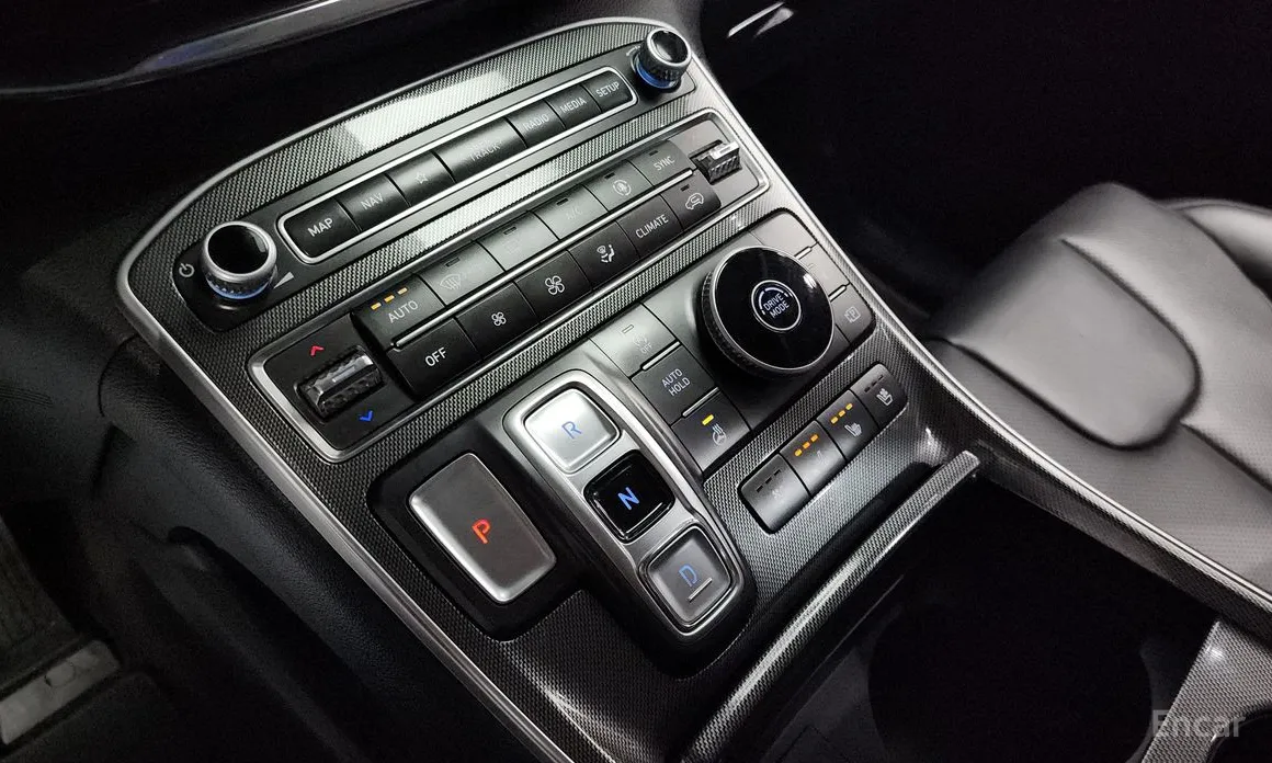 Фото 9 - Hyundai Santa Fe