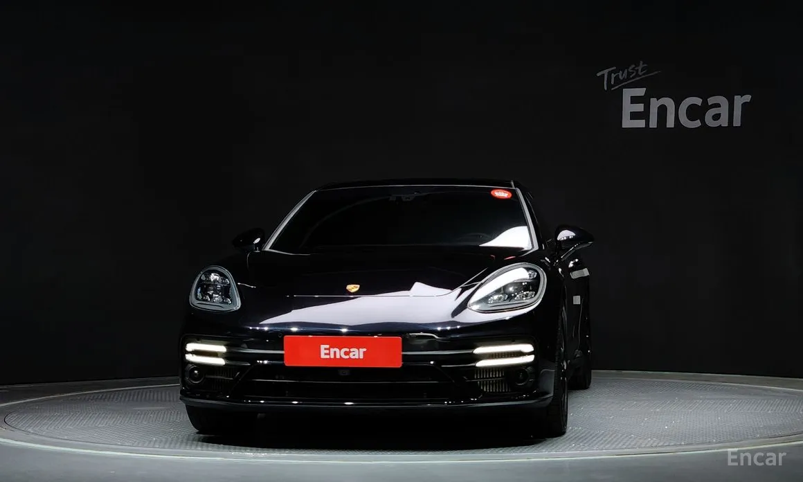 Фото 3 - Porsche Panamera