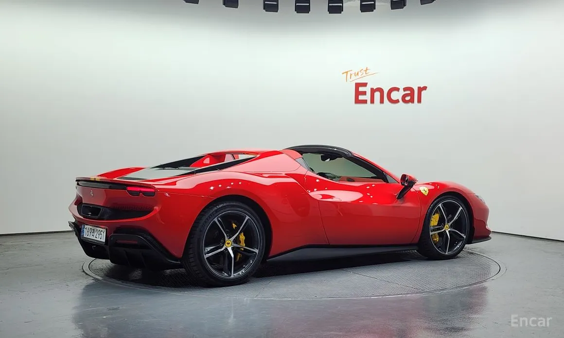 Фото 2 - Ferrari 296