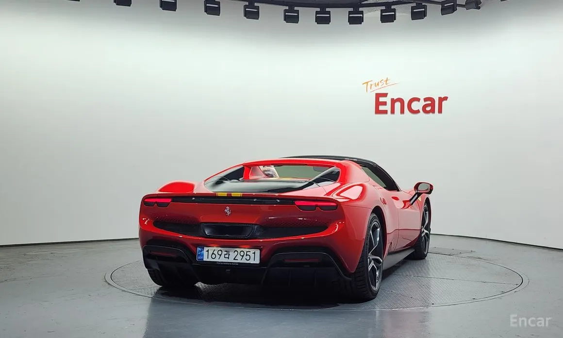 Фото 4 - Ferrari 296