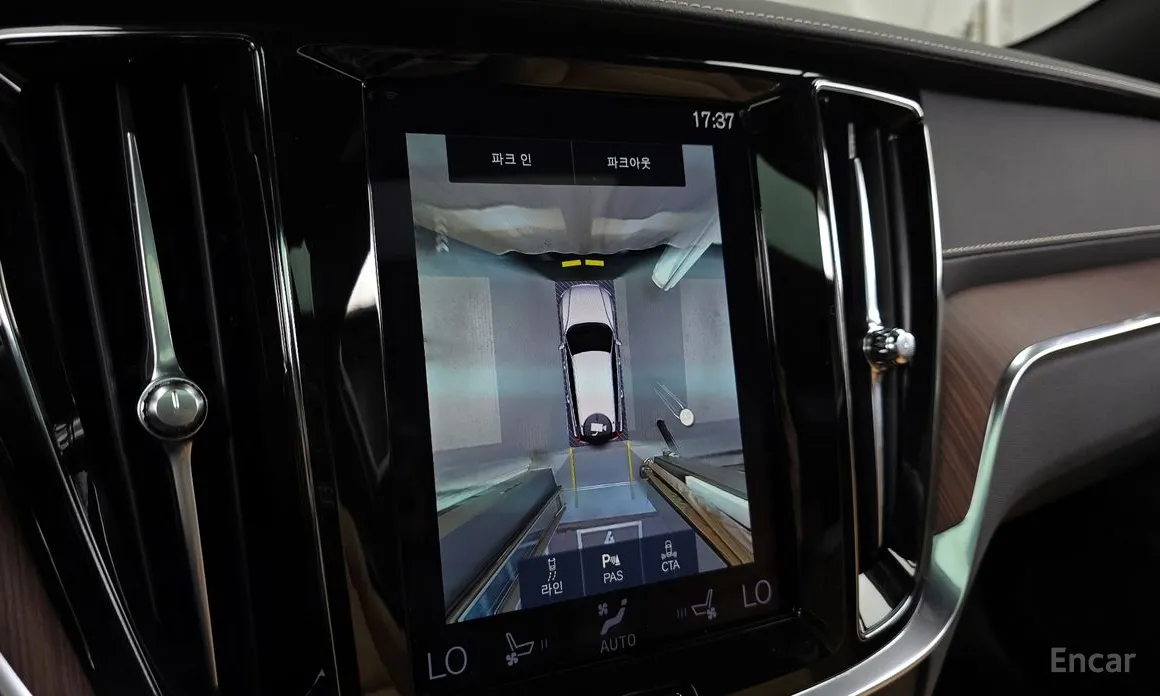 Фото 15 - Volvo V60