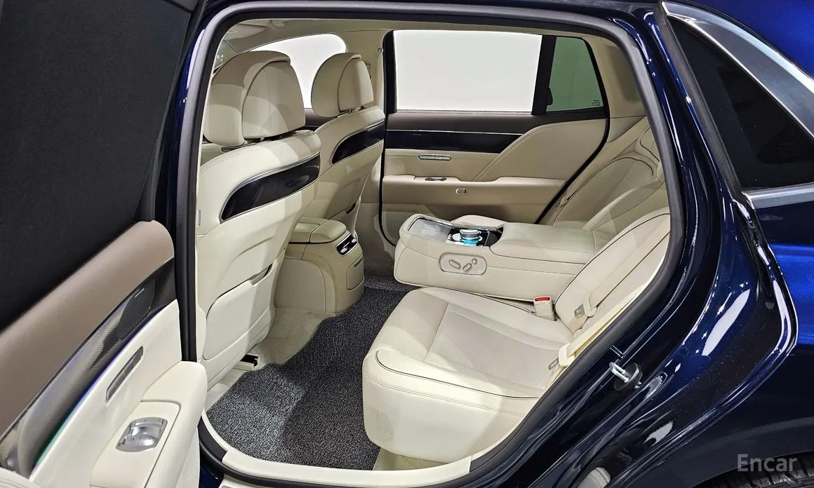 Фото 12 - Genesis G90