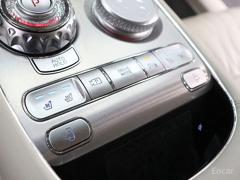 Фото 9 - Genesis G90