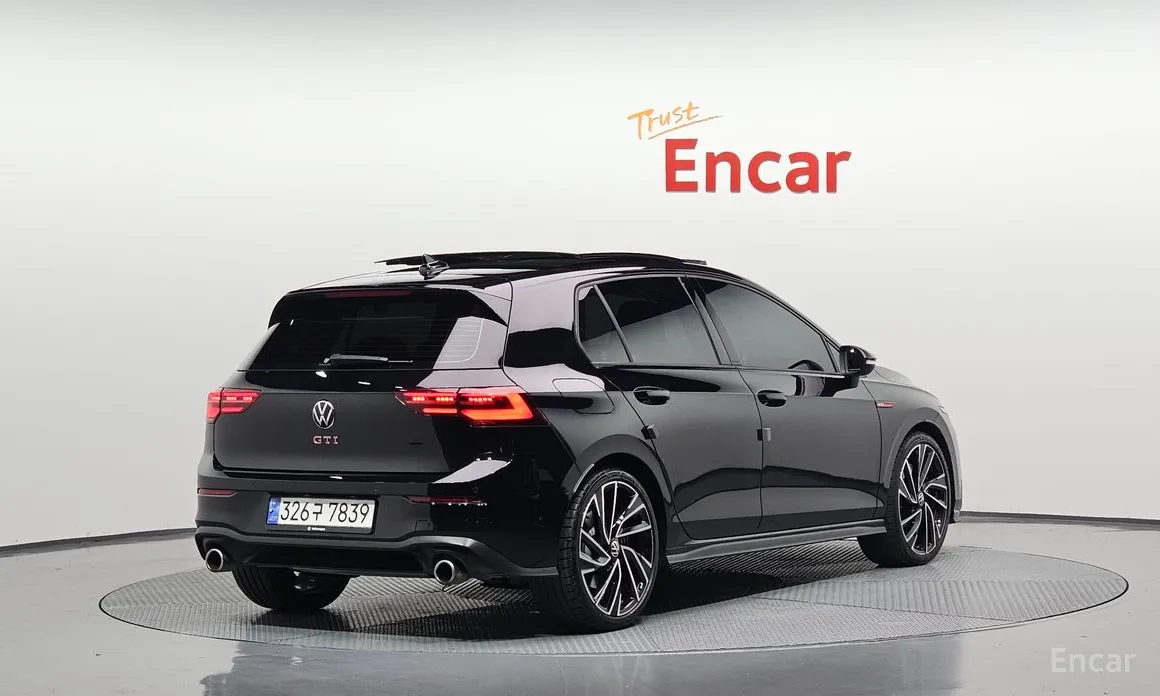 Фото 2 - Volkswagen Golf