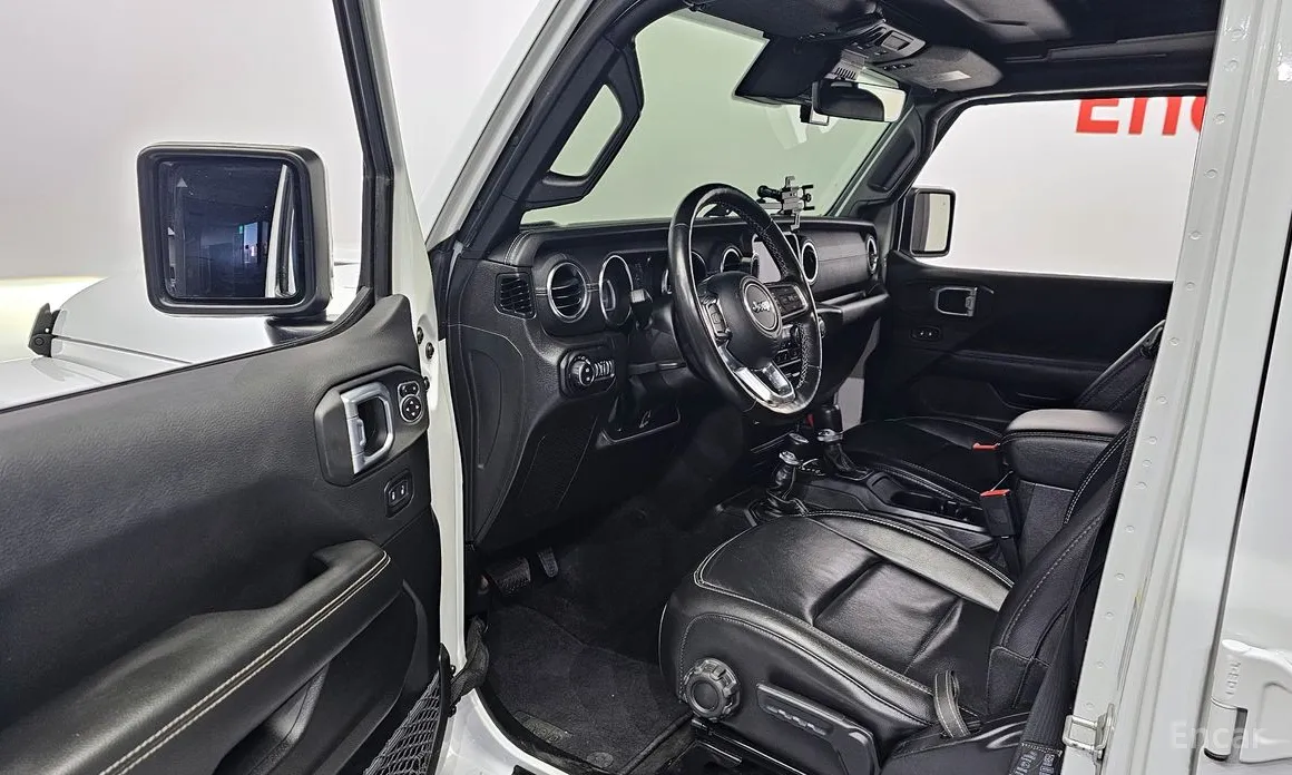 Фото 11 - Jeep Wrangler