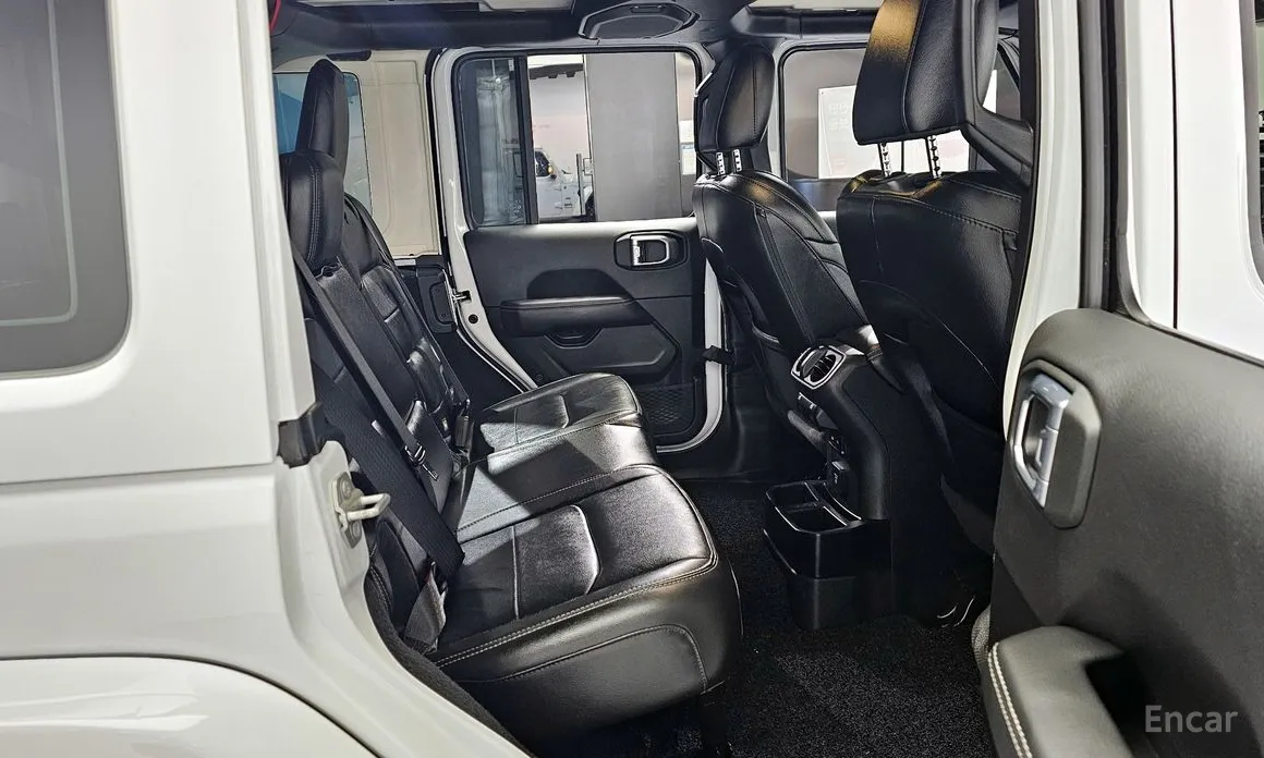 Фото 12 - Jeep Wrangler