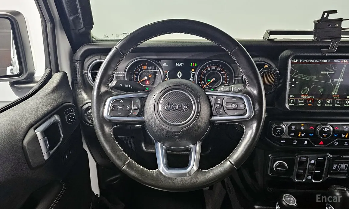 Фото 13 - Jeep Wrangler