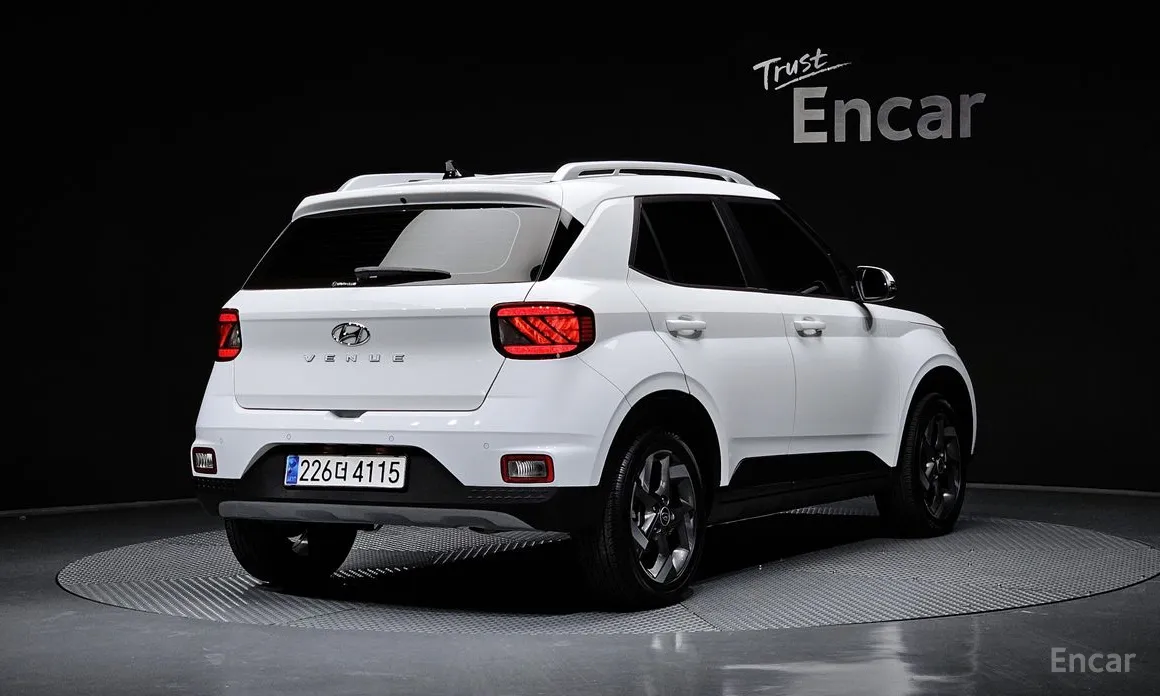 Фото 2 - Hyundai Venue