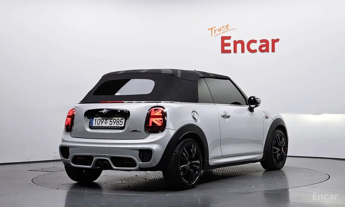 Фото 2 - Mini Cooper Convertible