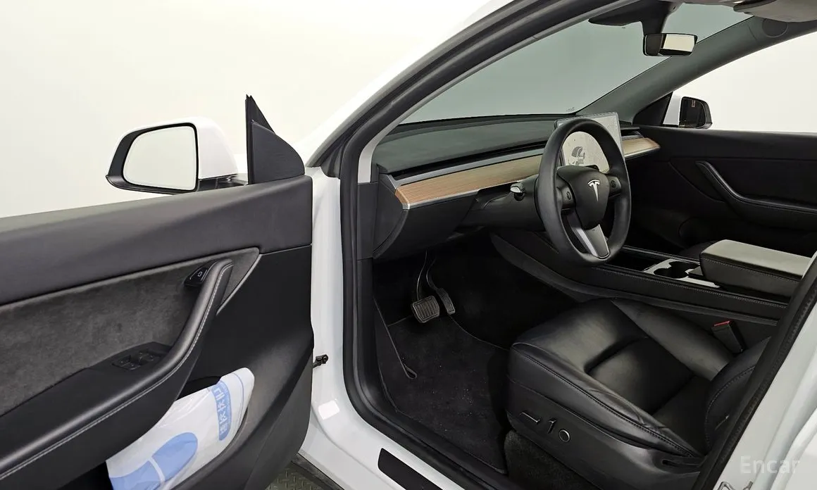 Фото 10 - Tesla Model Y