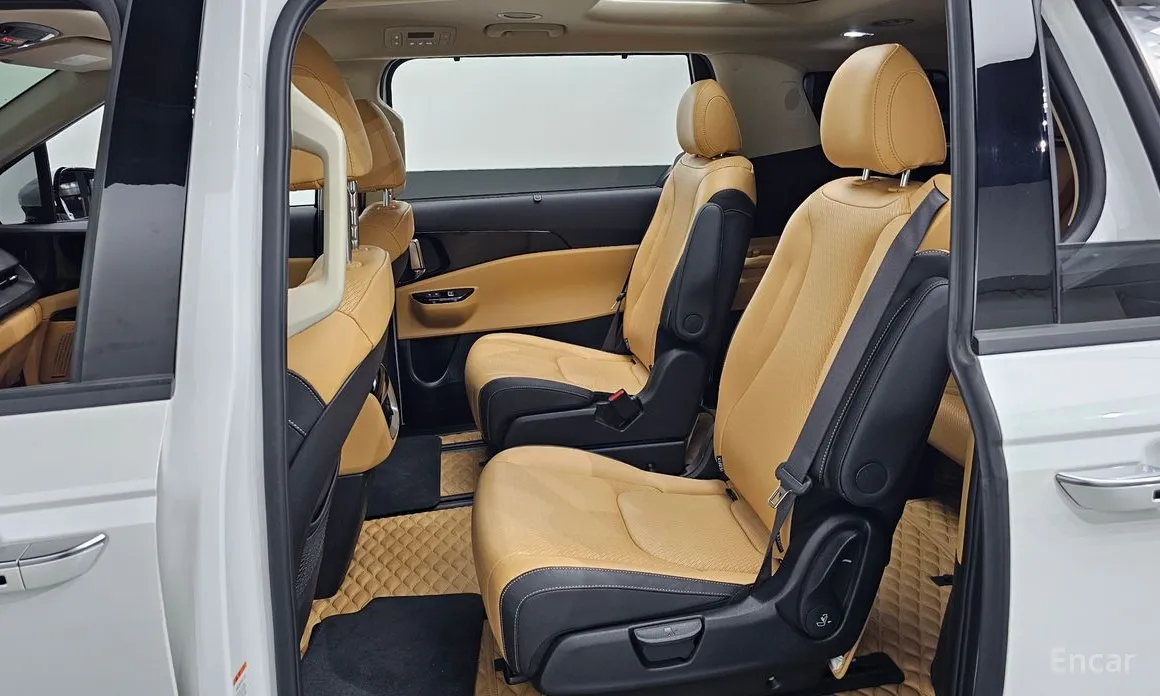 Фото 12 - Kia Carnival