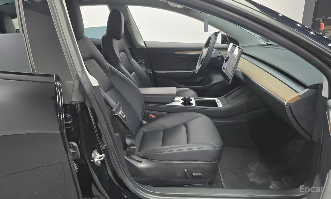 Photo 10 - Tesla Model 3