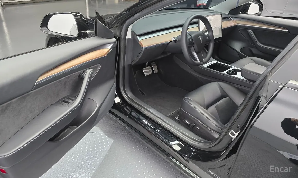 Photo 11 - Tesla Model 3