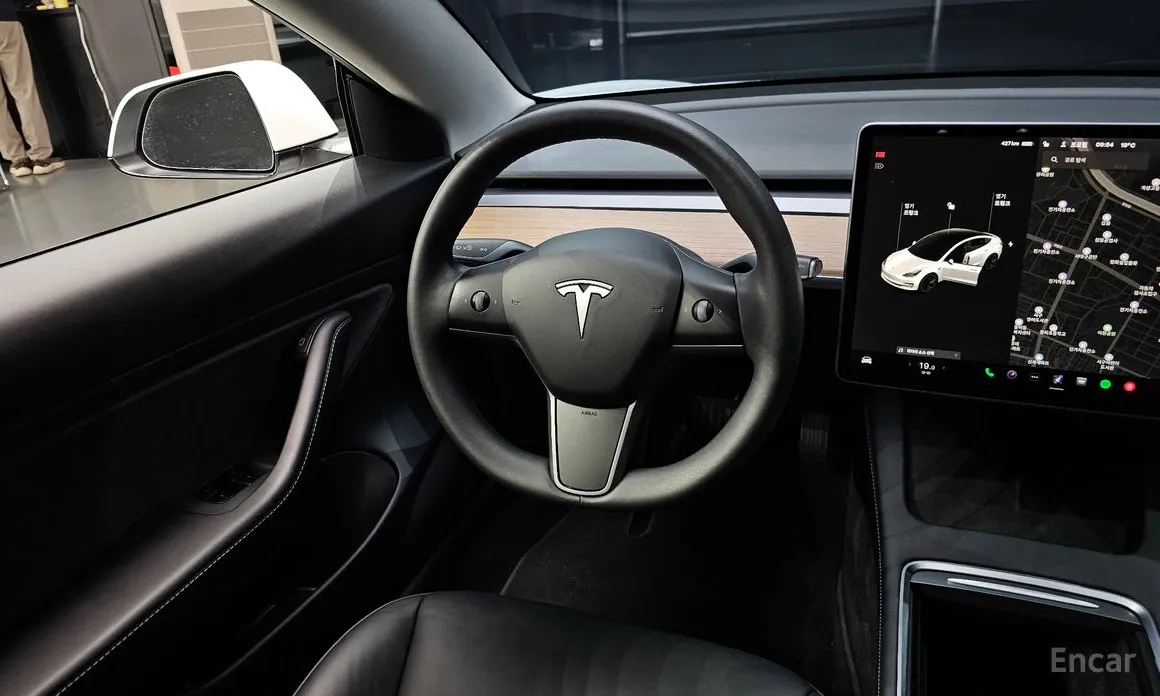 Фото 13 - Tesla Model 3