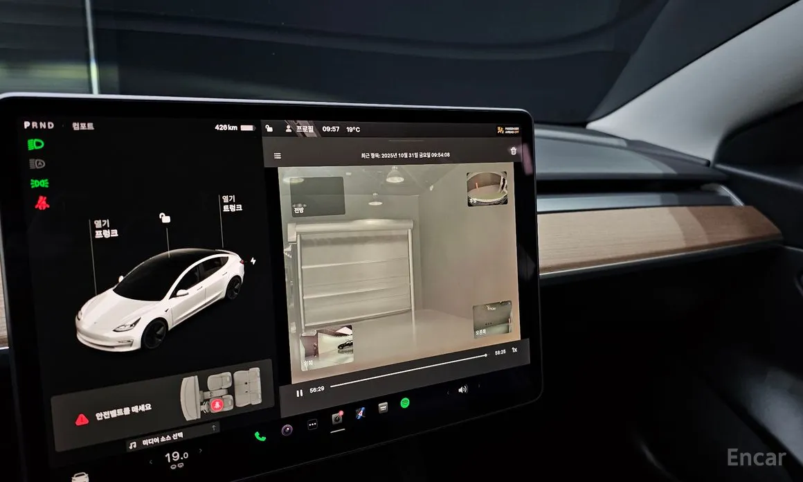 Фото 15 - Tesla Model 3