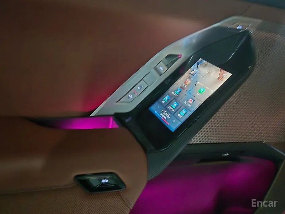 Фото 14 - BMW i7