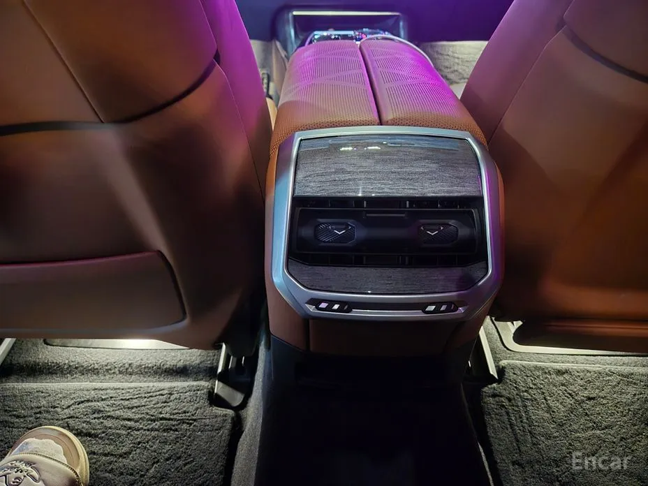 Фото 15 - BMW i7