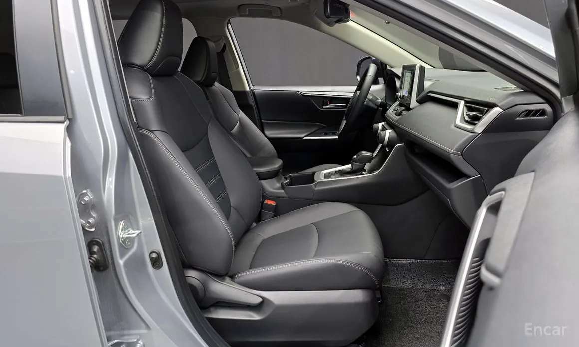 Фото 11 - Toyota RAV4