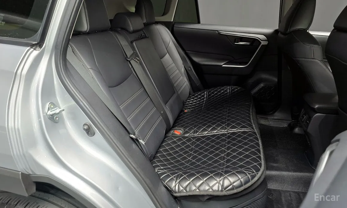 Фото 12 - Toyota RAV4