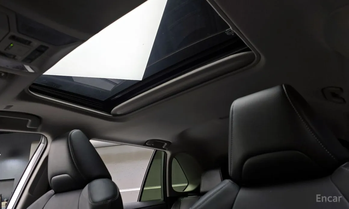 Фото 18 - Toyota RAV4